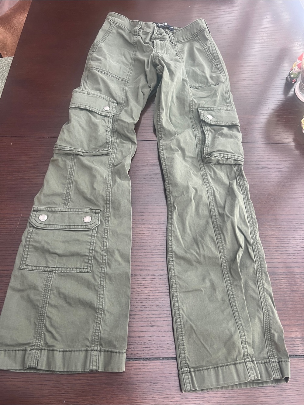 Hollister Women’s Olive Green Cargo Pants - Multi-Pocket Utility